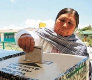 MUJER-VOTANDO NavarroM.jpg